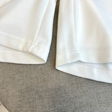 Ami、2026春夏新品休闲短裤,以纯色为底,诠释极简主义美学。松紧腰头搭配抽绳设计,兼顾舒适与修身,轻 Ami、2026春夏新品休闲短裤,以纯色为底,诠释极简主义美学。松紧腰头搭配抽绳设计,兼顾舒适与修身,轻