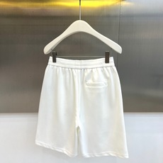 Ami、2026春夏新品休闲短裤,以纯色为底,诠释极简主义美学。松紧腰头搭配抽绳设计,兼顾舒适与修身,轻 Ami、2026春夏新品休闲短裤,以纯色为底,诠释极简主义美学。松紧腰头搭配抽绳设计,兼顾舒适与修身,轻