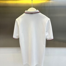 TB汤姆布朗、2026春夏新品短袖Polo衫,以经典纯色珠地网眼面料打造清爽透气基底,挺括有型且亲肤舒适 TB汤姆布朗、2026春夏新品短袖Polo衫,以经典纯色珠地网眼面料打造清爽透气基底,挺括有型且亲肤舒适
