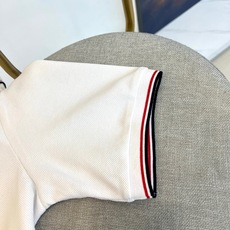 TB汤姆布朗、2026春夏新品短袖Polo衫,以经典纯色珠地网眼面料打造清爽透气基底,挺括有型且亲肤舒适 TB汤姆布朗、2026春夏新品短袖Polo衫,以经典纯色珠地网眼面料打造清爽透气基底,挺括有型且亲肤舒适