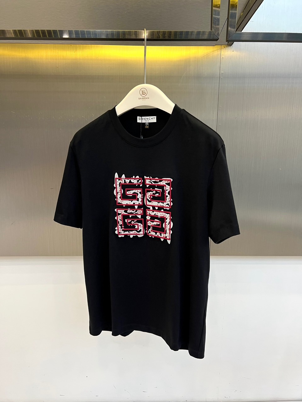 Given纪梵希、2026春夏新品短袖T恤，以纯色为底，延续品牌经典优雅基因，将街头随性与高级时装完美融