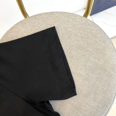 Given纪梵希、2026春夏新品短袖T恤,以纯色为底,延续品牌经典优雅基因,将街头随性与高级时装完美融 Given纪梵希、2026春夏新品短袖T恤,以纯色为底,延续品牌经典优雅基因,将街头随性与高级时装完美融