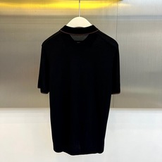 Zegna杰尼亚、2026春夏新品短袖Polo衫,以54.7%莱赛尔纤维交织23.5%天然蚕丝,辅以16 Zegna杰尼亚、2026春夏新品短袖Polo衫,以54.7%莱赛尔纤维交织23.5%天然蚕丝,辅以16