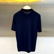 Zegna杰尼亚、2026春夏新品短袖Polo衫,以54.7%莱赛尔纤维交织23.5%天然蚕丝,辅以16 Zegna杰尼亚、2026春夏新品短袖Polo衫,以54.7%莱赛尔纤维交织23.5%天然蚕丝,辅以16