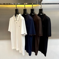 Zegna杰尼亚、2026春夏新品短袖Polo衫,以54.7%莱赛尔纤维交织23.5%天然蚕丝,辅以16 Zegna杰尼亚、2026春夏新品短袖Polo衫,以54.7%莱赛尔纤维交织23.5%天然蚕丝,辅以16