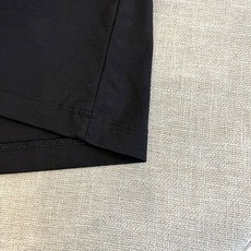Brunello Cucinelli-BC、2026春夏新品短袖T恤,以极简美学诠释都市轻奢格调。纯色搭 Brunello Cucinelli-BC、2026春夏新品短袖T恤,以极简美学诠释都市轻奢格调。纯色搭