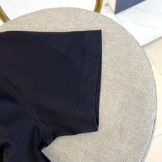 Brunello Cucinelli-BC、2026春夏新品短袖T恤,以极简美学诠释都市轻奢格调。纯色搭 Brunello Cucinelli-BC、2026春夏新品短袖T恤,以极简美学诠释都市轻奢格调。纯色搭