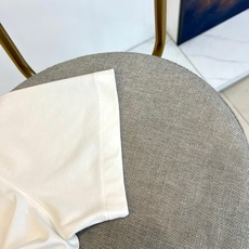 Brunello Cucinelli-BC、2026春夏新品短袖T恤,以极简美学诠释都市轻奢格调。纯色搭 Brunello Cucinelli-BC、2026春夏新品短袖T恤,以极简美学诠释都市轻奢格调。纯色搭