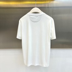 Brunello Cucinelli-BC、2026春夏新品短袖T恤,以极简美学诠释都市轻奢格调。纯色搭 Brunello Cucinelli-BC、2026春夏新品短袖T恤,以极简美学诠释都市轻奢格调。纯色搭