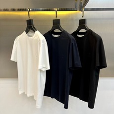 Brunello Cucinelli-BC、2026春夏新品短袖T恤,以极简美学诠释都市轻奢格调。纯色搭 Brunello Cucinelli-BC、2026春夏新品短袖T恤,以极简美学诠释都市轻奢格调。纯色搭