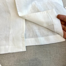 Zegna杰尼亚、2026春夏新品短袖衬衫,以100%天然亚麻打造,带来如呼吸般的自在穿着体验。明亮纯色 Zegna杰尼亚、2026春夏新品短袖衬衫,以100%天然亚麻打造,带来如呼吸般的自在穿着体验。明亮纯色