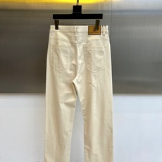 Brunello Cucinelli-BC、2026春夏新品牛仔裤,以清新柔和的色调开启春夏穿搭新篇。经 Brunello Cucinelli-BC、2026春夏新品牛仔裤,以清新柔和的色调开启春夏穿搭新篇。经