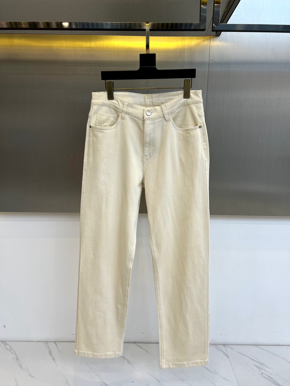 Brunello Cucinelli-BC、2026春夏新品牛仔裤，以清新柔和的色调开启春夏穿搭新篇。经