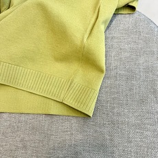 Loro Piana诺悠翩雅、2026春夏新品短袖Polo衫,以简约廓形诠释轻奢通勤风。纯色调干净利落, Loro Piana诺悠翩雅、2026春夏新品短袖Polo衫,以简约廓形诠释轻奢通勤风。纯色调干净利落,