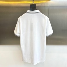 Dio迪奥、2026春夏新品男士短袖Polo衫,以极简美学诠释现代优雅。经典色调搭配双条纹领口与袖口,利 Dio迪奥、2026春夏新品男士短袖Polo衫,以极简美学诠释现代优雅。经典色调搭配双条纹领口与袖口,利