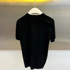 Brunello Cucinelli-BC、2026春夏新品短袖T恤,以简约廓形诠释轻奢日常。纯色调干净 Brunello Cucinelli-BC、2026春夏新品短袖T恤,以简约廓形诠释轻奢日常。纯色调干净