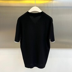 Loro Piana诺悠翩雅、2026春夏新品针织短袖Polo衫,以极简高级感重塑日常穿搭!经典翻领融入 Loro Piana诺悠翩雅、2026春夏新品针织短袖Polo衫,以极简高级感重塑日常穿搭!经典翻领融入