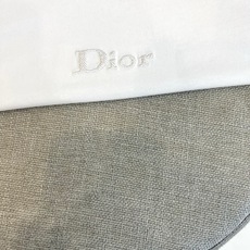 Dio迪奥、2026春夏新品圆领短袖T恤,以极简美学诠释当代优雅,纯色搭配经典左胸刺绣Logo,低调彰显 Dio迪奥、2026春夏新品圆领短袖T恤,以极简美学诠释当代优雅,纯色搭配经典左胸刺绣Logo,低调彰显