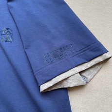 Brunello Cucinelli-BC、2026春夏新品短袖T恤,以简约廓形诠释当代轻奢男装美学。纯 Brunello Cucinelli-BC、2026春夏新品短袖T恤,以简约廓形诠释当代轻奢男装美学。纯
