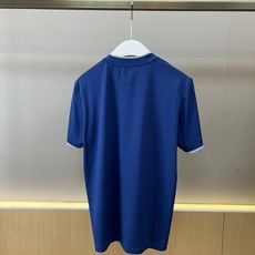 Brunello Cucinelli-BC、2026春夏新品短袖T恤,以简约廓形诠释当代轻奢男装美学。纯 Brunello Cucinelli-BC、2026春夏新品短袖T恤,以简约廓形诠释当代轻奢男装美学。纯