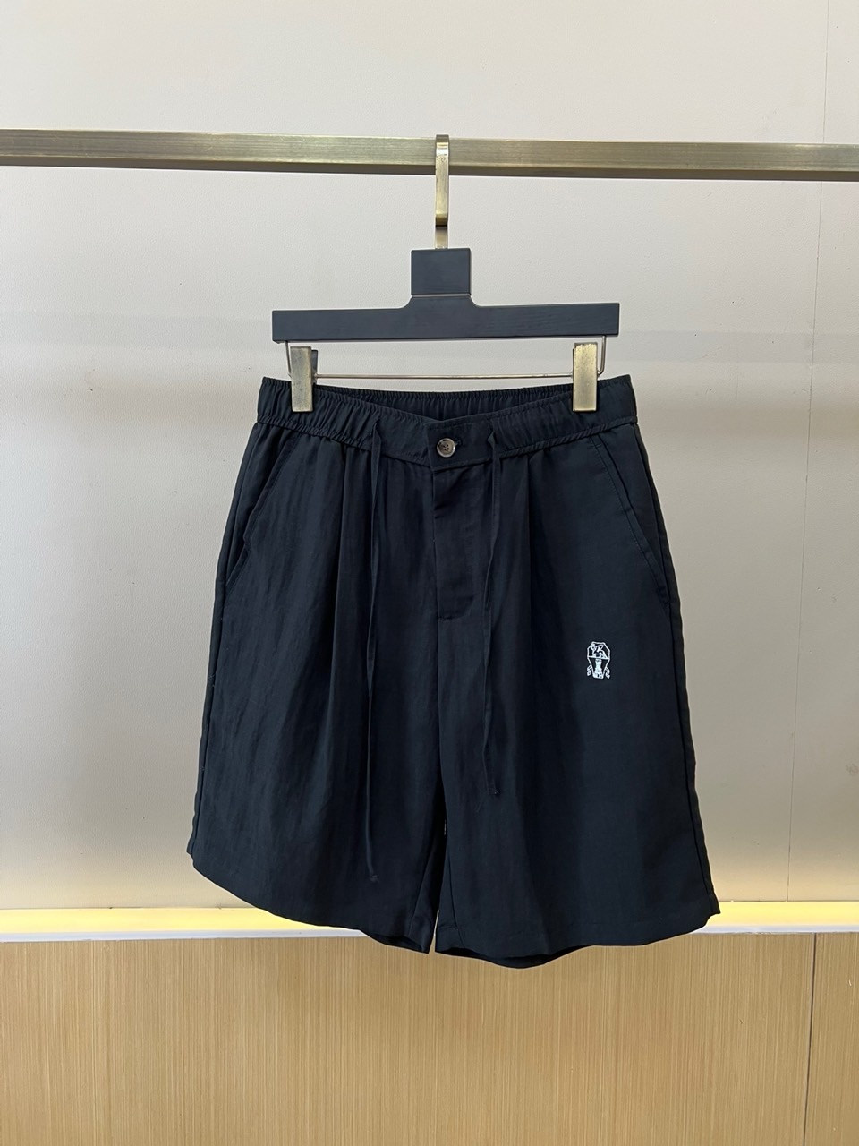 Brunello Cucinelli-BC、2026春夏新品休闲短裤，以纯色为基调，诠释当代都市轻运动美