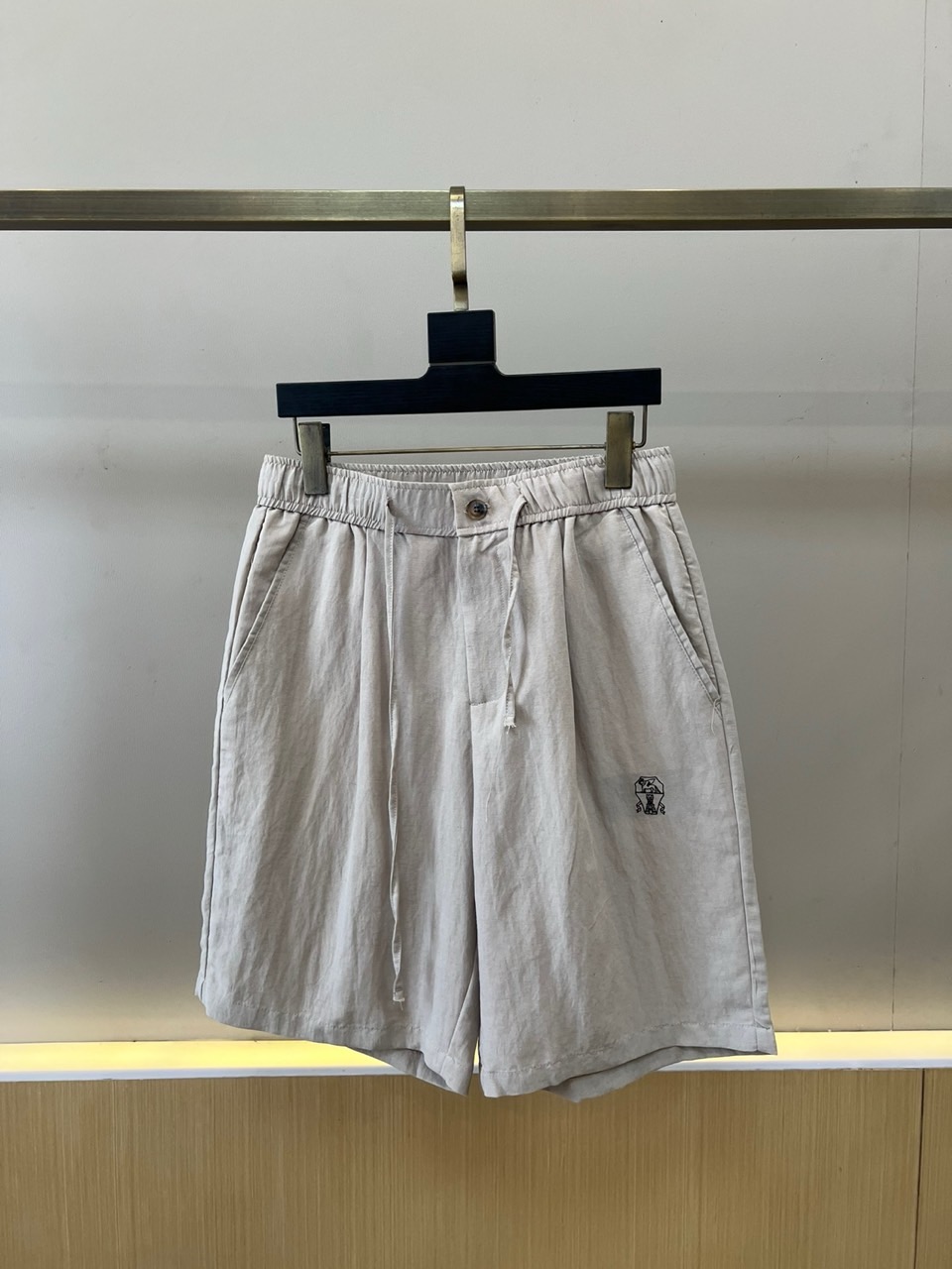 Brunello Cucinelli-BC、2026春夏新品休闲短裤，以纯色为基调，诠释当代都市轻运动美
