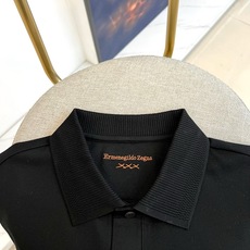 Zegna杰尼亚、2026春夏新品短袖POLO衫,甄选双面丝光面料,触感柔滑如丝,光泽细腻高级,兼具透气 Zegna杰尼亚、2026春夏新品短袖POLO衫,甄选双面丝光面料,触感柔滑如丝,光泽细腻高级,兼具透气