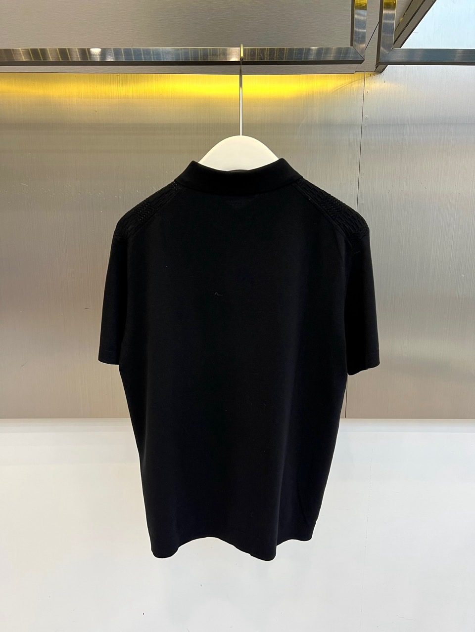 Loro Piana诺悠翩雅、2026春夏新品针织短袖Polo衫，以低调优雅的色调诠释当代男士轻熟魅力。