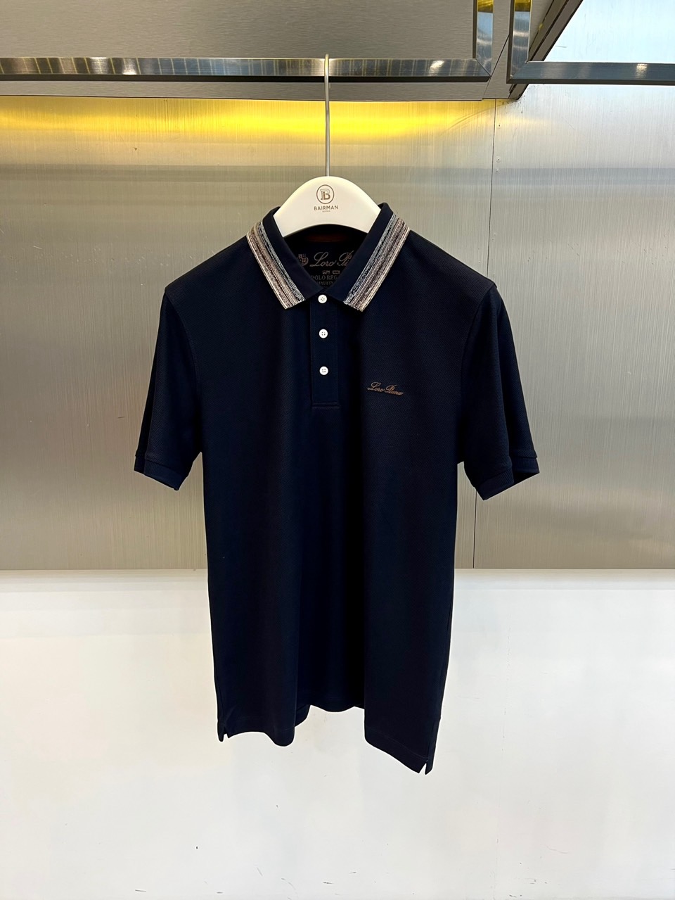 Loro Piana诺悠翩雅、2026春夏新品短袖Polo衫，色调温柔百搭，采用100%丝光棉面料，质感