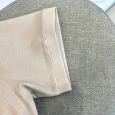 Loro Piana诺悠翩雅、2026春夏新品短袖Polo衫,色调温柔百搭,采用100%丝光棉面料,质感 Loro Piana诺悠翩雅、2026春夏新品短袖Polo衫,色调温柔百搭,采用100%丝光棉面料,质感