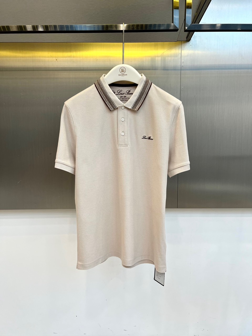 Loro Piana诺悠翩雅、2026春夏新品短袖Polo衫，色调温柔百搭，采用100%丝光棉面料，质感