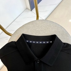 Tom Ford 汤姆福特、2026春夏新品短袖Polo衫,以极简美学重塑经典,色调沉稳高级,轻松驾驭商 Tom Ford 汤姆福特、2026春夏新品短袖Polo衫,以极简美学重塑经典,色调沉稳高级,轻松驾驭商