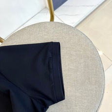 Tom Ford 汤姆福特、2026春夏新品短袖Polo衫,以极简美学重塑经典,色调沉稳高级,轻松驾驭商 Tom Ford 汤姆福特、2026春夏新品短袖Polo衫,以极简美学重塑经典,色调沉稳高级,轻松驾驭商