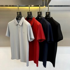 Tom Ford 汤姆福特、2026春夏新品短袖Polo衫,以极简美学重塑经典,色调沉稳高级,轻松驾驭商 Tom Ford 汤姆福特、2026春夏新品短袖Polo衫,以极简美学重塑经典,色调沉稳高级,轻松驾驭商