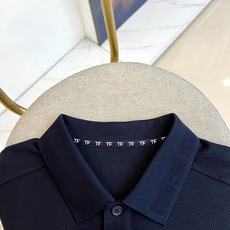 Tom Ford 汤姆福特、2026春夏新品短袖Polo衫,以极简美学重塑经典,色调沉稳高级,轻松驾驭商 Tom Ford 汤姆福特、2026春夏新品短袖Polo衫,以极简美学重塑经典,色调沉稳高级,轻松驾驭商