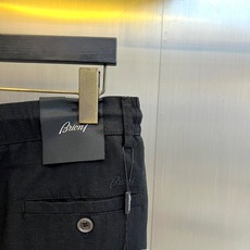 BERLUTI 布鲁提、2026春夏新品休闲裤,这款裤子以简约廓形诠释当代都市轻奢风尚。腰头采用松紧抽绳 BERLUTI 布鲁提、2026春夏新品休闲裤,这款裤子以简约廓形诠释当代都市轻奢风尚。腰头采用松紧抽绳
