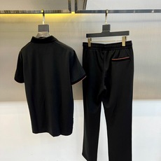 Brunello Cucinelli-BC、2026春夏新品男士休闲套装,以纯色诠释低调奢华的都市运动美 Brunello Cucinelli-BC、2026春夏新品男士休闲套装,以纯色诠释低调奢华的都市运动美