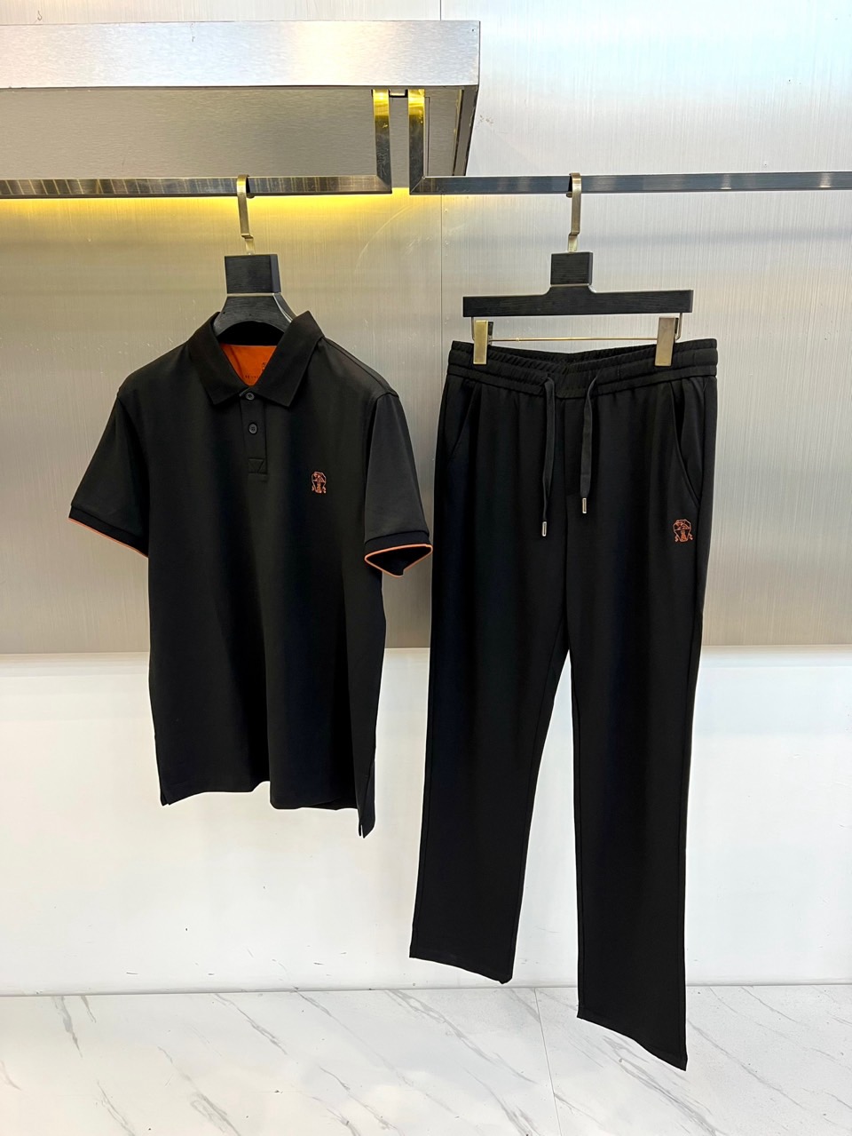 Brunello Cucinelli-BC、2026春夏新品男士休闲套装，以纯色诠释低调奢华的都市运动美