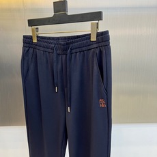 Brunello Cucinelli-BC、2026春夏新品男士休闲套装,以纯色诠释低调奢华的都市运动美 Brunello Cucinelli-BC、2026春夏新品男士休闲套装,以纯色诠释低调奢华的都市运动美