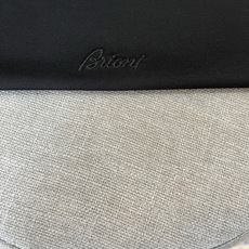 BERLUTI 布鲁提、2026春夏新品短袖T恤,以纯色调演绎极简奢华美学,经典圆领短袖剪裁适配多元身形 BERLUTI 布鲁提、2026春夏新品短袖T恤,以纯色调演绎极简奢华美学,经典圆领短袖剪裁适配多元身形