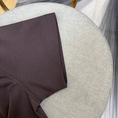 BERLUTI 布鲁提、2026春夏新品短袖T恤,以纯色调演绎极简奢华美学,经典圆领短袖剪裁适配多元身形 BERLUTI 布鲁提、2026春夏新品短袖T恤,以纯色调演绎极简奢华美学,经典圆领短袖剪裁适配多元身形