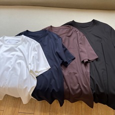 BERLUTI 布鲁提、2026春夏新品短袖T恤,以纯色调演绎极简奢华美学,经典圆领短袖剪裁适配多元身形 BERLUTI 布鲁提、2026春夏新品短袖T恤,以纯色调演绎极简奢华美学,经典圆领短袖剪裁适配多元身形