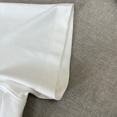 BERLUTI 布鲁提、2026春夏新品短袖T恤,以纯色调演绎极简奢华美学,经典圆领短袖剪裁适配多元身形 BERLUTI 布鲁提、2026春夏新品短袖T恤,以纯色调演绎极简奢华美学,经典圆领短袖剪裁适配多元身形