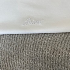 BERLUTI 布鲁提、2026春夏新品短袖T恤,以纯色调演绎极简奢华美学,经典圆领短袖剪裁适配多元身形 BERLUTI 布鲁提、2026春夏新品短袖T恤,以纯色调演绎极简奢华美学,经典圆领短袖剪裁适配多元身形