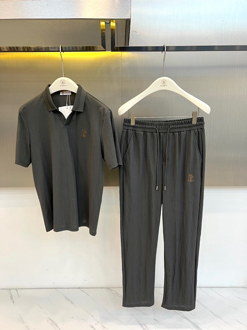 Brunello Cucinelli-BC、2026春夏新品休闲套装，以低饱和主色调，打造都市轻奢度假风
