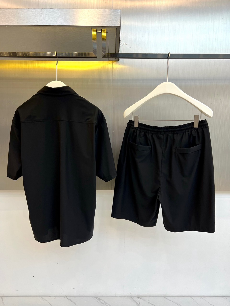 一套Loro Piana诺悠翩雅、2026春夏新品休闲套装，简约高级感拉满！短袖衬衫+同色系短裤，打造清