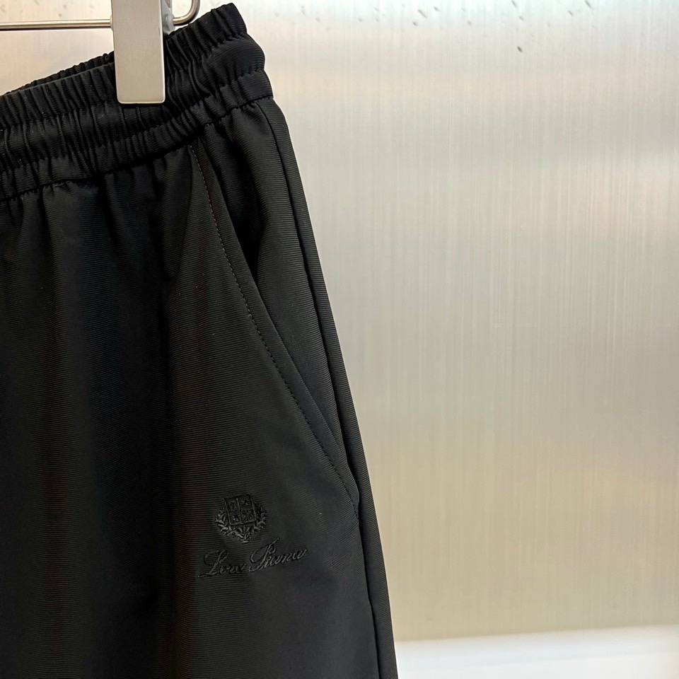 一套Loro Piana诺悠翩雅、2026春夏新品休闲套装，简约高级感拉满！短袖衬衫+同色系短裤，打造清