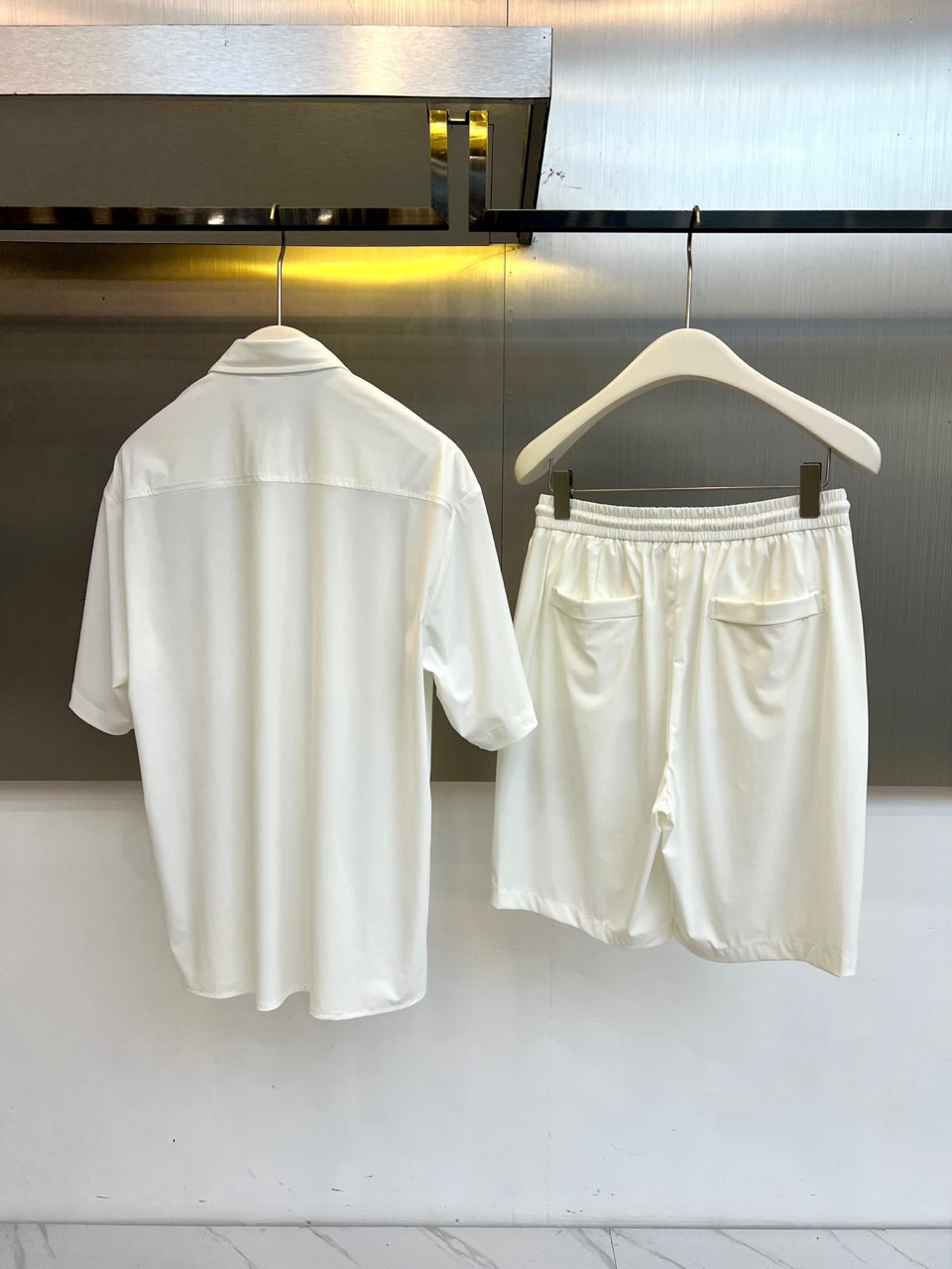 一套Loro Piana诺悠翩雅、2026春夏新品休闲套装，简约高级感拉满！短袖衬衫+同色系短裤，打造清