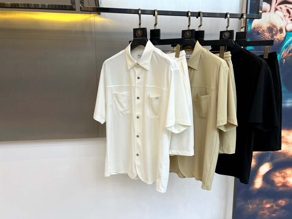 一套Loro Piana诺悠翩雅、2026春夏新品休闲套装，简约高级感拉满！短袖衬衫+同色系短裤，打造清