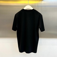 BERLUTI 布鲁提、2026春夏新品短袖,以纯色为主调,简约圆领设计勾勒利落肩线,宽松版型包容身形, BERLUTI 布鲁提、2026春夏新品短袖,以纯色为主调,简约圆领设计勾勒利落肩线,宽松版型包容身形,